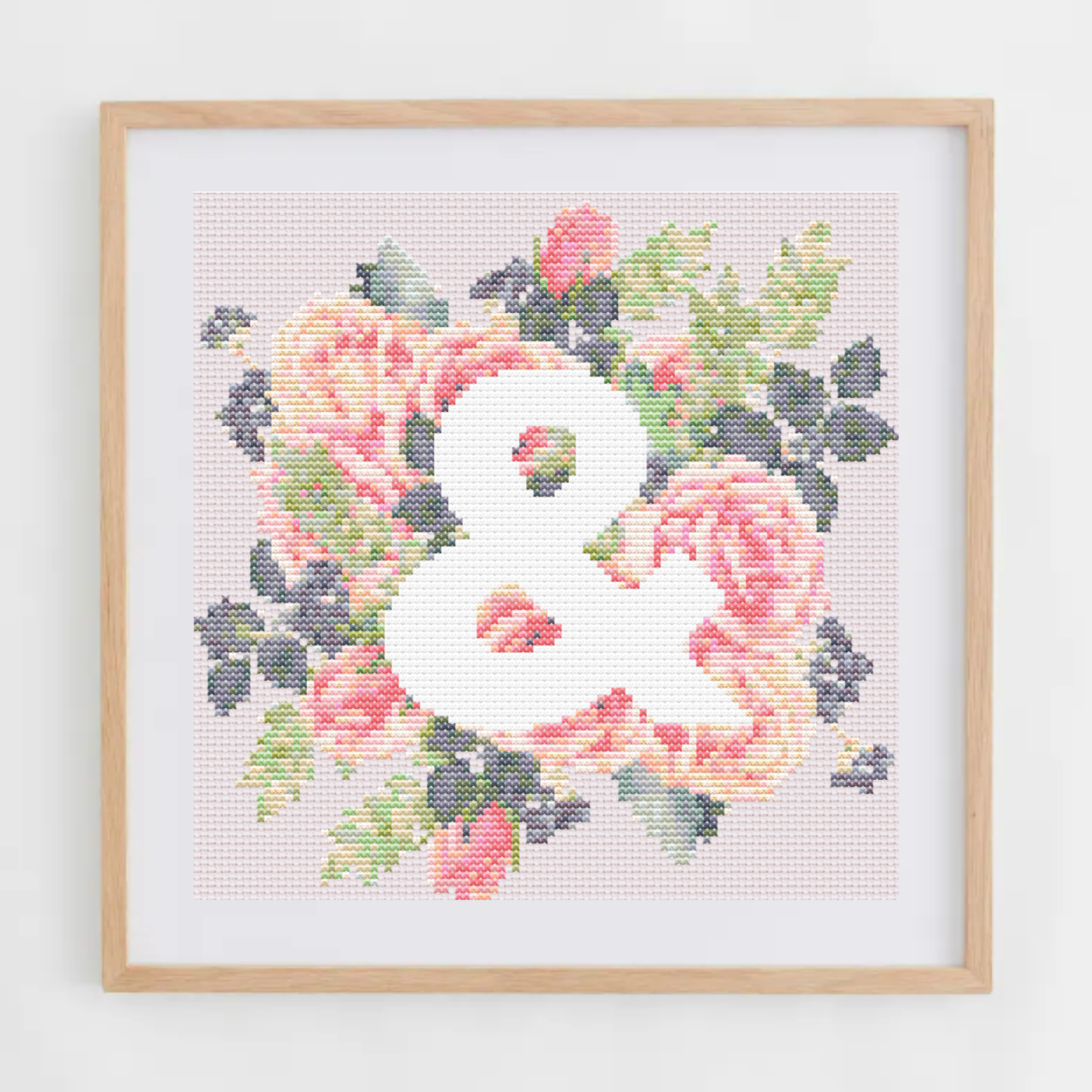 Monogramm mit rosa Rosen-Blumenstrauß