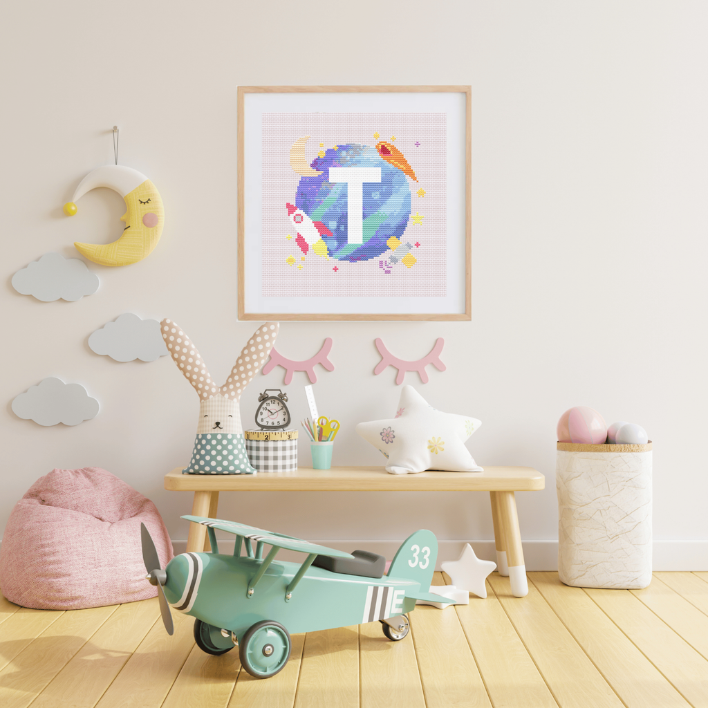 Вензель с космическим фоном