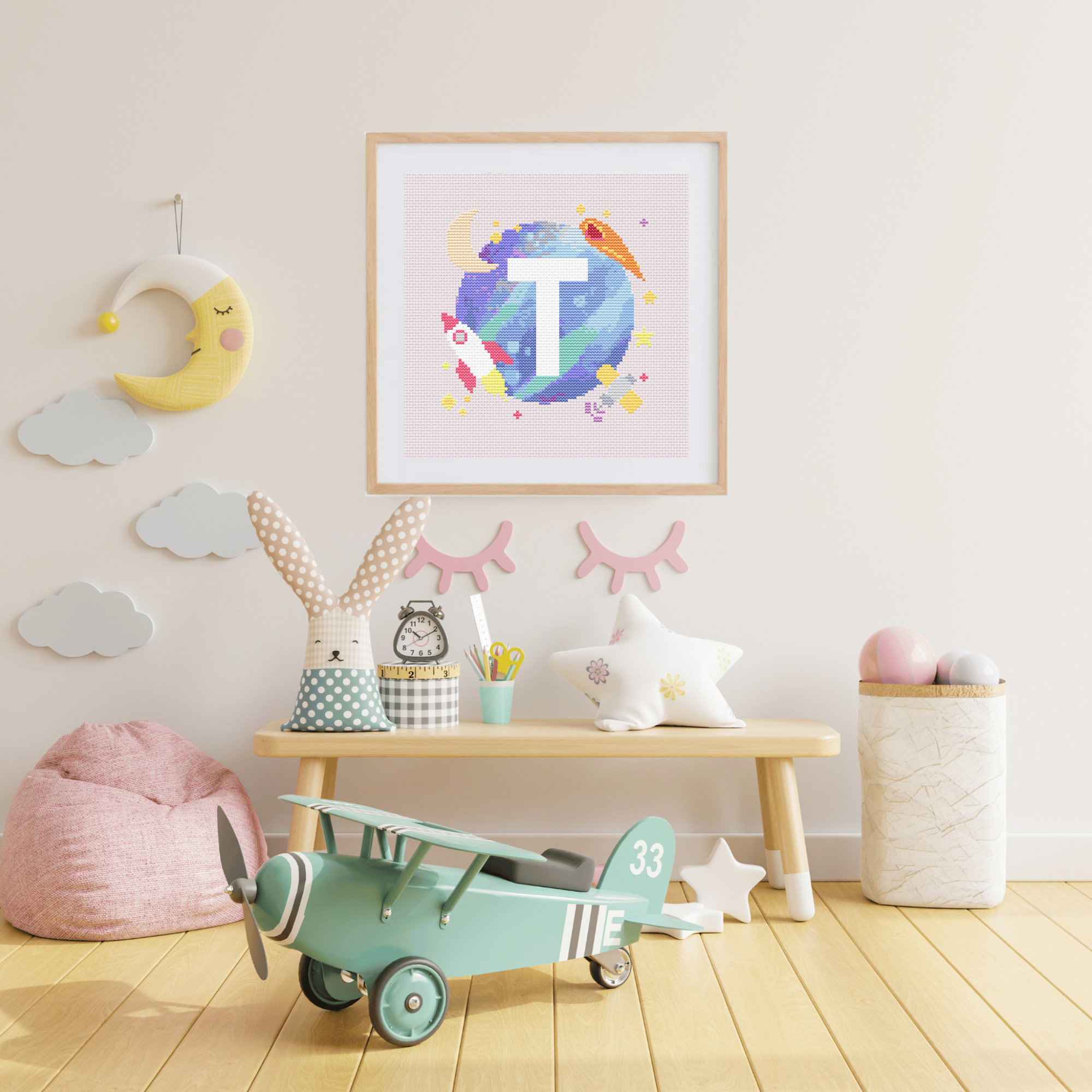 Initiale sur Fond d'Espace